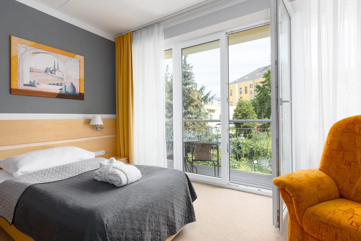 Zimmer mit Blick auf den Kurpark